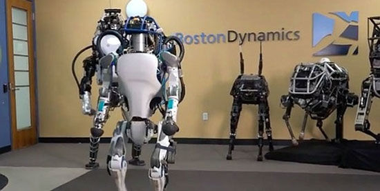 ربات جدید بوستون دینامیک از در و دیوار بالا می‌رود