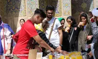 پذیرایی از توریست‌ها به مناسبت عید غدیر