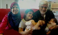 محمدرضا عارف در کنار نوه‌هایش