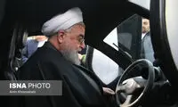 روحانی پشت فرمان خودروی برقی