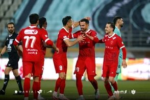 مهاجم پرسپولیس، اورونوف را به دنیای مدلینگ برد