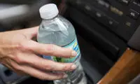 خطر خوردن آب گرم داخل بطری پلاستیکی