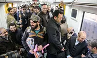 دستفروشی در تونل‌های مترو تهران؛ به دنبال یک لقمه نان