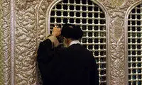 عکس: رهبری در کنار ضریح امام رضا (ع)