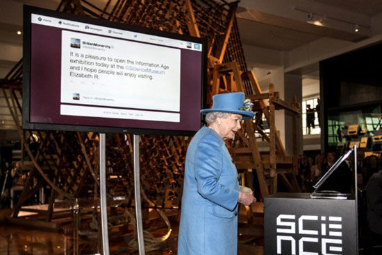 ملکه بریتانیا اولین توییت‌اش را فرستاد +عکس