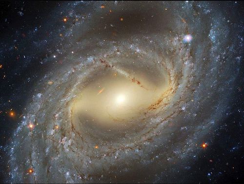 تصویر خیره کننده تلسکوپ هابل از یک کهکشان