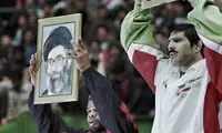 عکسِ رهبر انقلاب در دست کُشتی‌‌گیر آمریکایی
