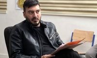 جدیدترین عکس نیما شاهرخ‌شاهی در حیاط دلبازِ خانه‌اش
