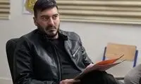 جدیدترین عکس نیما شاهرخ‌شاهی در حیاط دلبازِ خانه‌اش