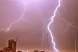 تصویری از رعدو‌برق سنگین در آسمان تهران