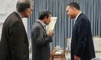 عکس: بوسه های حاشیه ساز احمدی نژاد