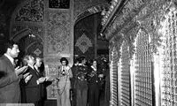 تصاویر دیده نشده از صدام در حرم امام رضا(ع) 