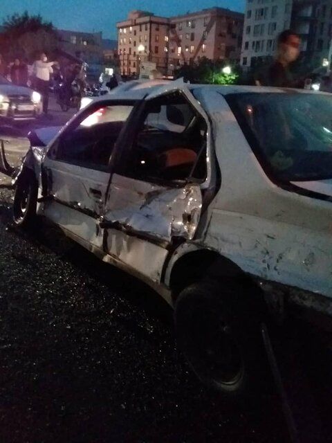 تصادف میکسر با ١۶ خودرو در تهران