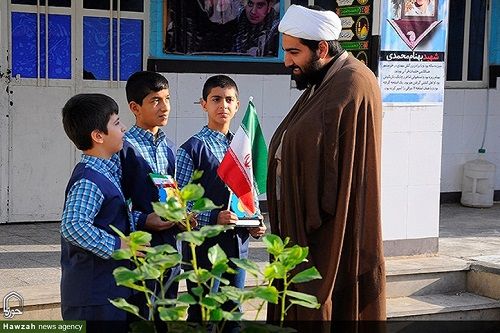 طلاب، معلم می‌شوند