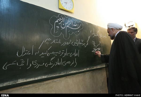 عکس: پرسش مهر روحانی از دانش‌ آموزان