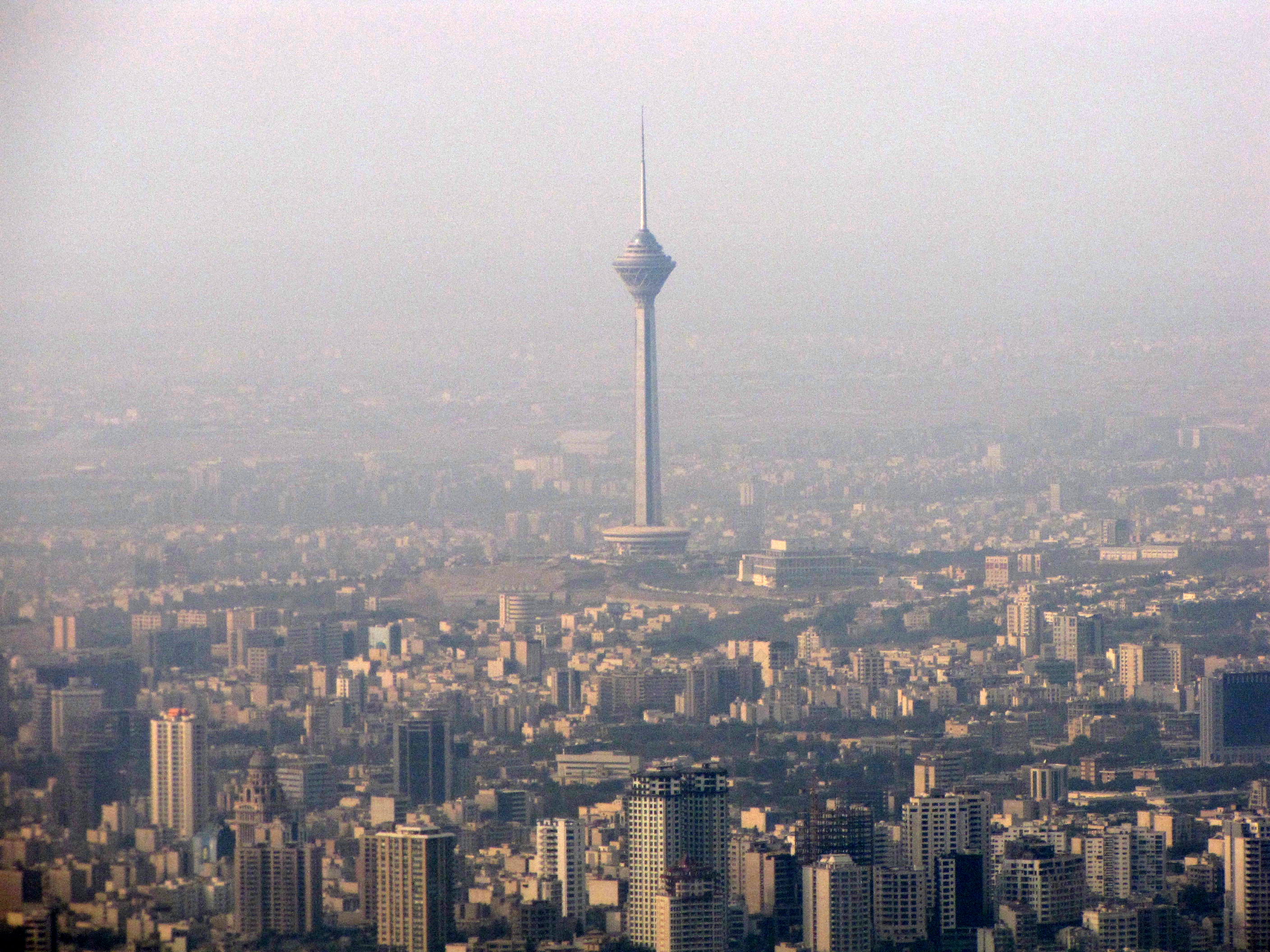 میزان آلودگی هوا در سه منطقه تهران بحرانی شد