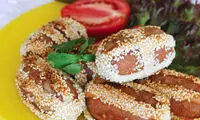 رول های سوسیسِ کنجدی در مایكروویو