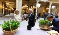 گل‌های لاکچری برای مکرون دردسرساز شد