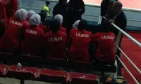 کفاشیان به دختران روحیه می‌دهد +عکس
