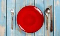 رنگ بشقاب چه تأثیری در طعم غذا دارد؟