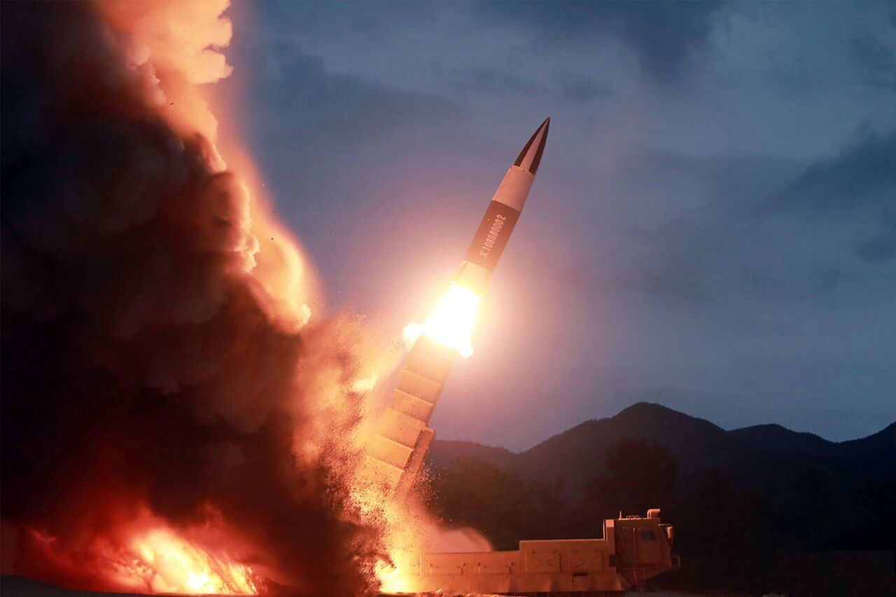 لحظه شلیک هم‌زمان 18 موشک توسط کره شمالی