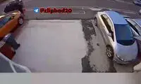 پشتک زدن یک خودرو پس از تصادف خنده‌دار با یک کامیون