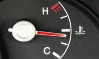 ۱۰ عادت بد رانندگی که به خودرو آسیب می‌زند