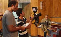 اکبر عبدی در یک فیلم اکشن و پلیسی