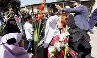 مهناز افشار با پای شکسته در جشن آغاز سال تحصیلی