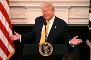 چرت زدن وزرای ترامپ حین سخنرانی او در عربستان!