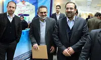 عکس: مردان احمدی‌ نژاد در راه مجلس