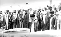 عکس روز: نماز جمعه تهران در سال 69