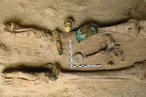 کشف مقبره 1500ساله «زنی با کفش طلا»