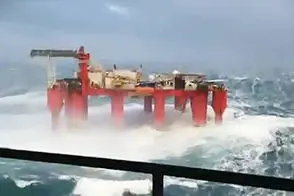 تصاویر خیره‌کننده از سکوی نفتی غول‌پیکر در دریای شمال!