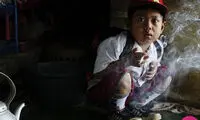 تصاویر تلخ از سیگار کشیدن کودکان در اندونزی