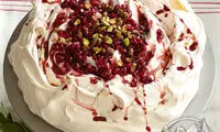 دسر پاولووای انار و پسته؛ دسر بالِرین معروف روسی