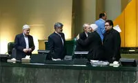دیده‌بوسی عارف و لاریجانی بعد از رقابت سخت