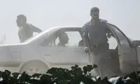 معادی بی‌سیم به دست در «متری شیش‌ونیم»