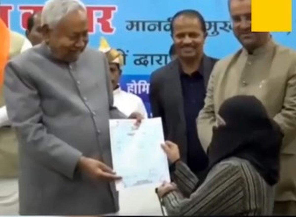 جنجال پایین کشیدن حجاب یک پزشک توسط آقای وزیر