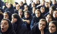 عکس خبرساز از یک هدیه عجیب در روز دانش‌آموز