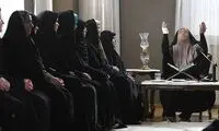 آموزش کوک‌کردن صدا برای مداحی توسط یک خانم جلسه‌ای