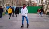 این «حاجی» شلوار زاپ‌دار می‌پوشد و کلی خالکوبی دارد