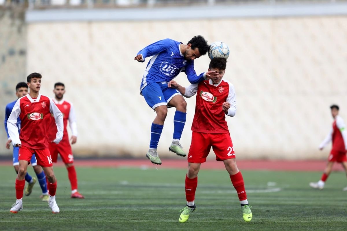 پرسپولیس دربی را برد و صدرنشین شد