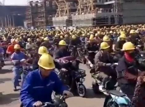 صحنه باورنکردنی خروج چینی‌ها از سر کار