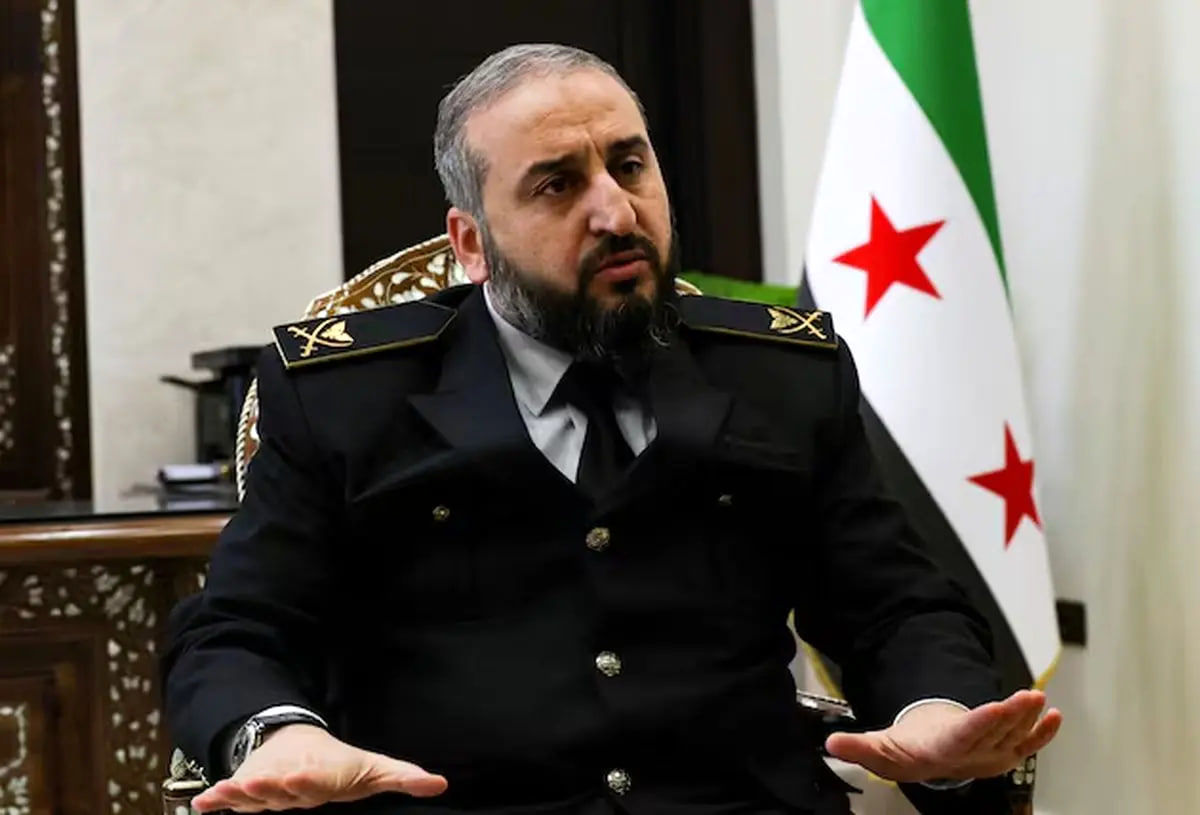   عکسی از وزیر جنگ سوریه قبل و بعد از عمل بینی! 