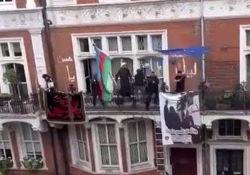 پایین کشیدن پرچم آذربایجان از سفارتش در لندن 