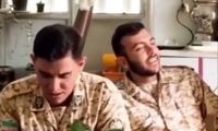 آوازخوانی احساسی یک سرباز در مترو تهران