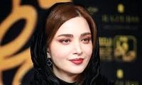 استایل بهنوش طباطبایی در یک مراسم جلب توجه کرد