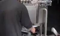 تصاویر عجیب از دستگاه شربت پرکن در یک موکب