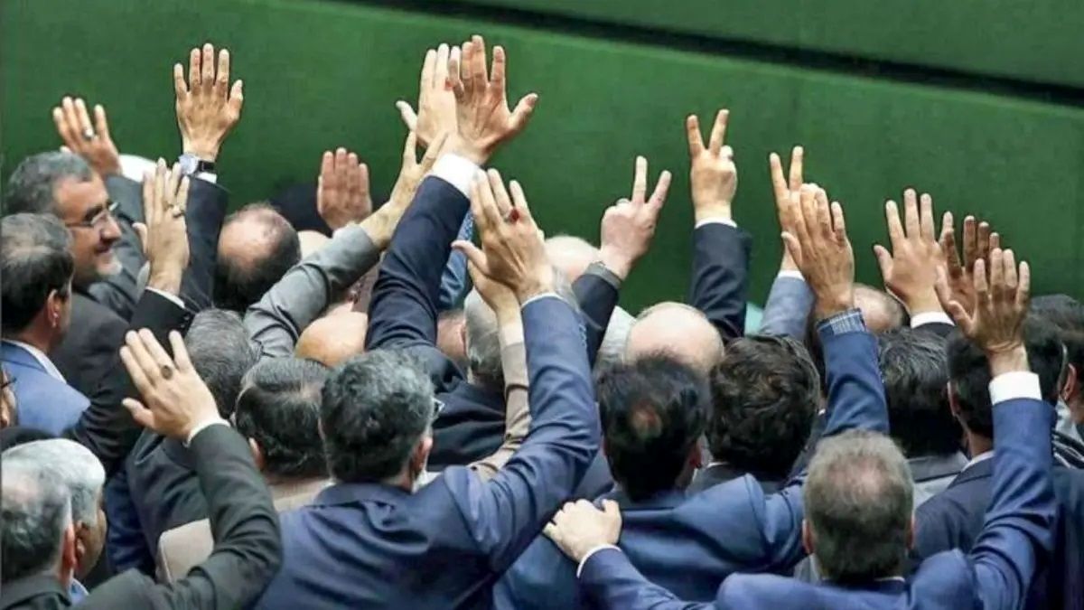   چرا تندروها در برابر پسر و عروس صدیقی ساکتند؟ 